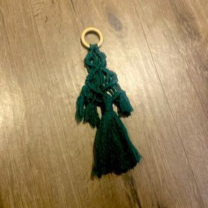 It’s a macramé tree that I handcrafted myself. It is my personal creation.